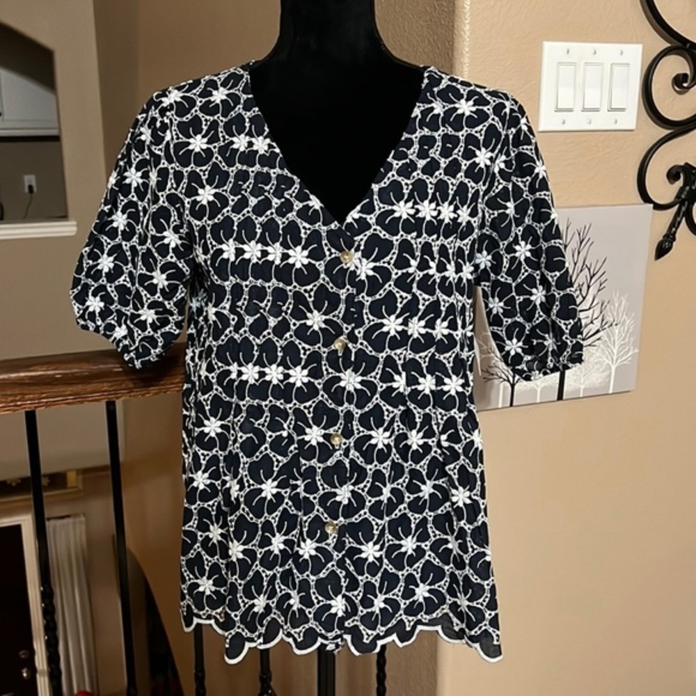 NWT  Kindred navy blue & white top Size S
